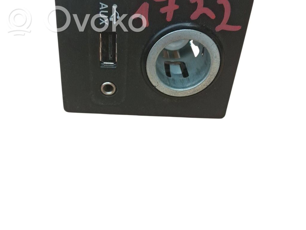 Gniazdo / Złącze USB   5Q0035726E,316064194884