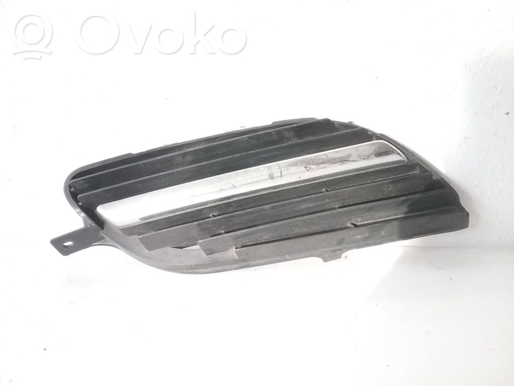 Nissan Almera Tino Maskownica / Grill / Atrapa górna chłodnicy 