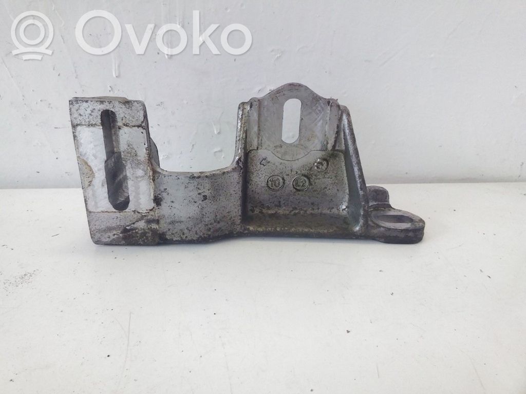 Ford Galaxy Engine mounting bracket 