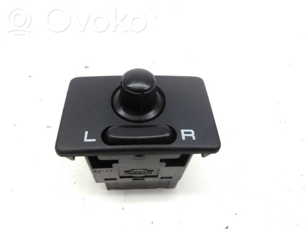 Wing mirror switch