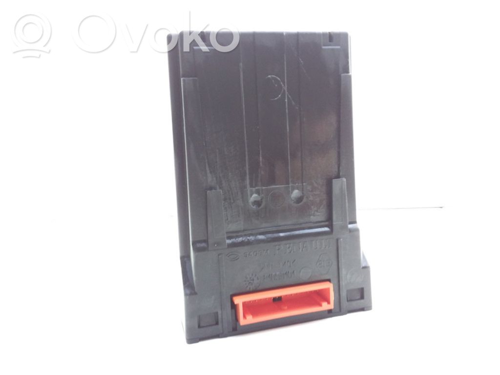 Phone control unit/module   8200006159,216544688