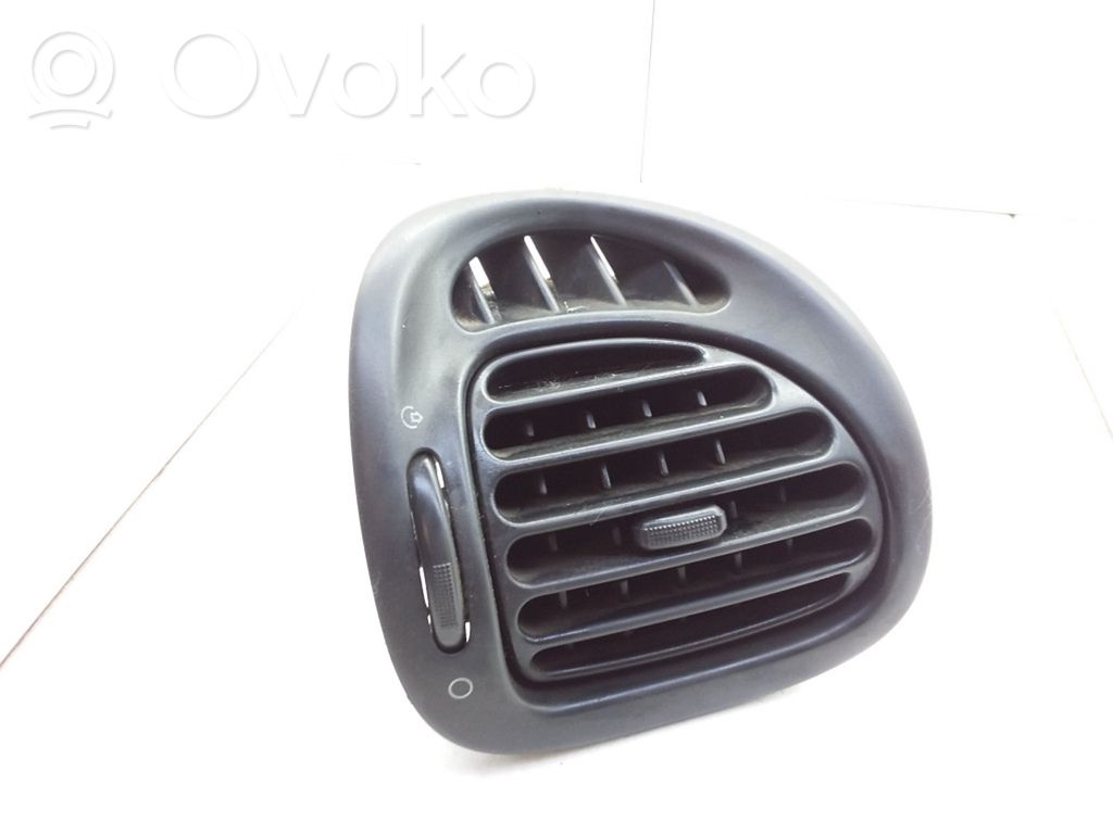 Citroen Xsara Picasso Boczna kratka nawiewu deski rozdzielczej 