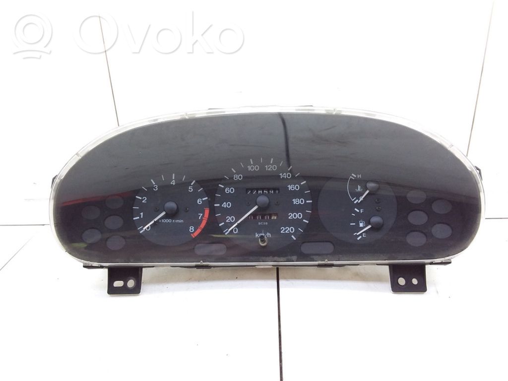 Mazda 323 F Speedometer (instrument cluster) 