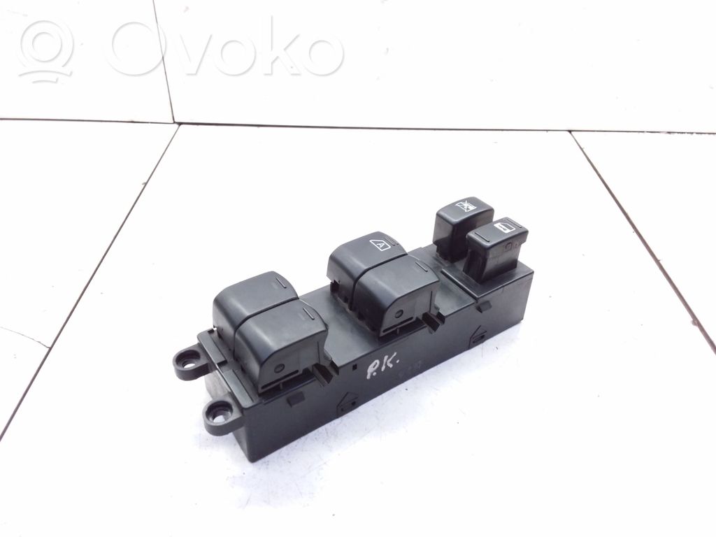 Subaru Forester SH Electric window control switch 
