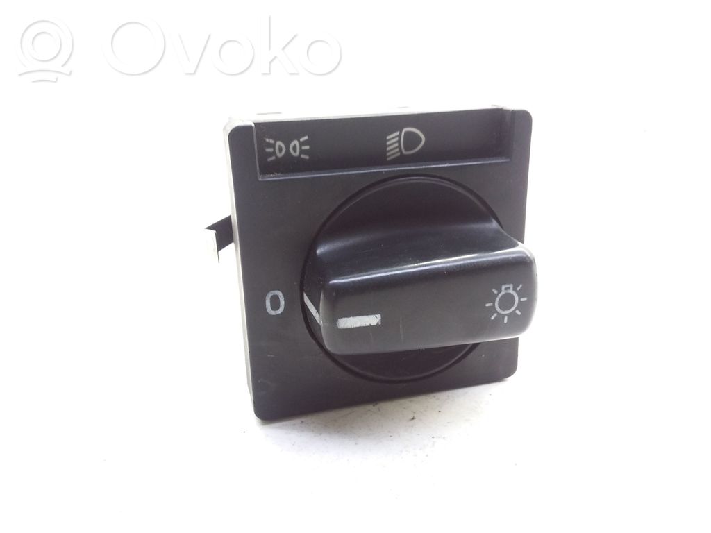 Light switch   1398417,501451