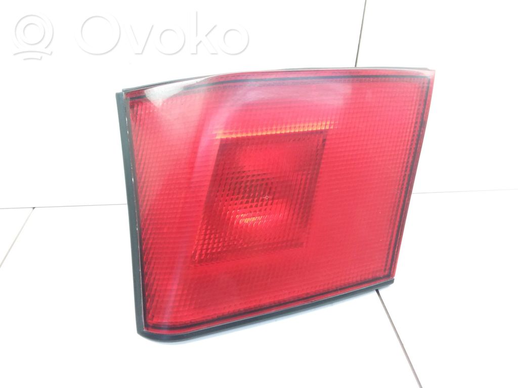 Mitsubishi Carisma Takaluukun takavalot 