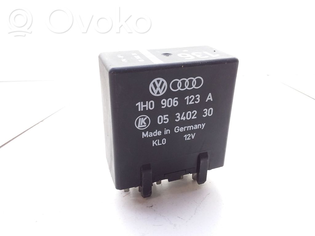Audi 80 90 S2 B4 Hätävilkun rele 