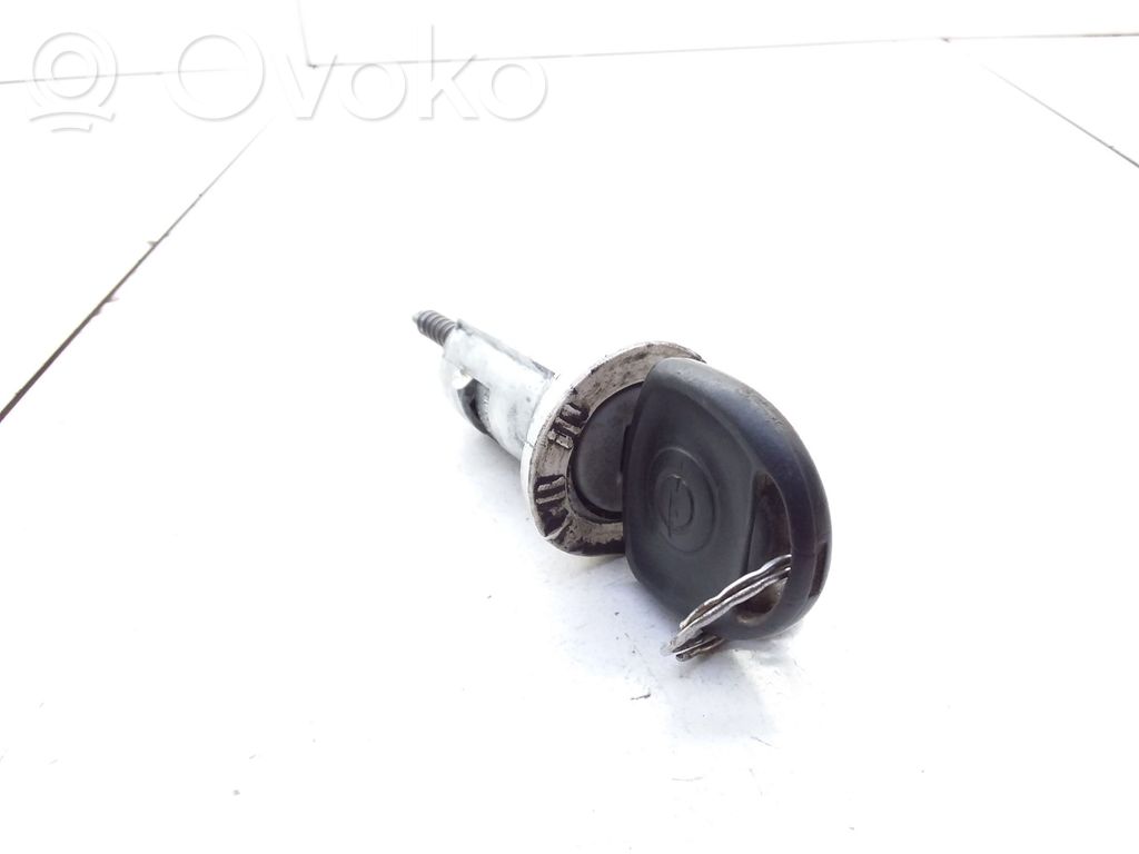 Opel Vectra B Užvedimo spynelė 
