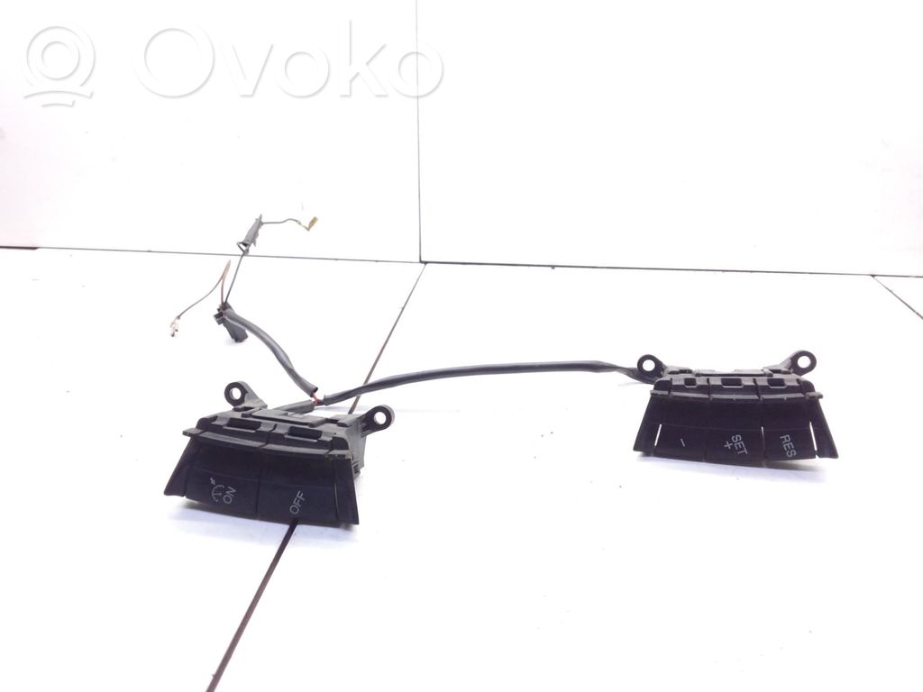 Ford Focus C-MAX Steering wheel buttons/switches 
