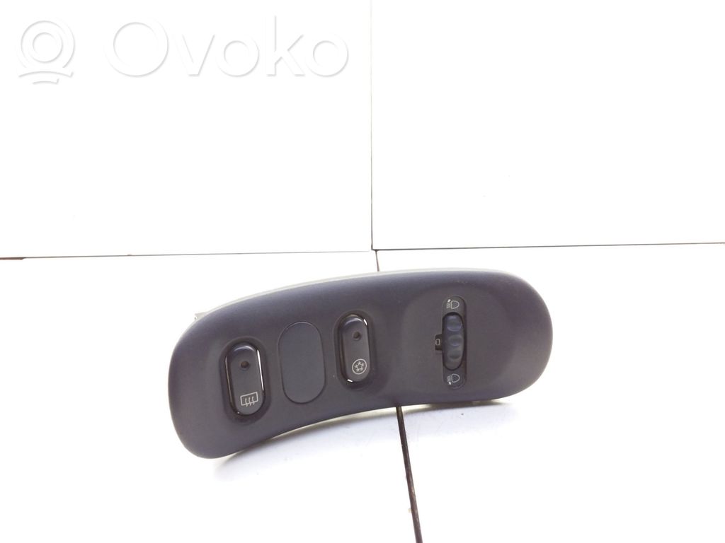 Renault Espace III Windscreen/window heater switch 