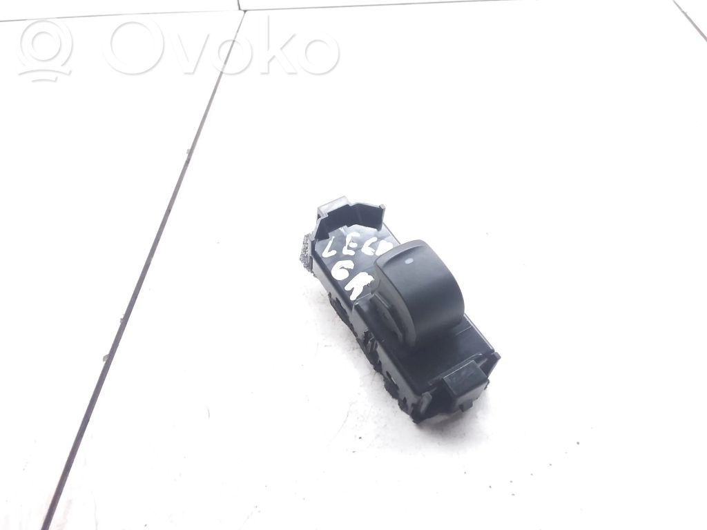 Subaru Legacy Electric window control switch 