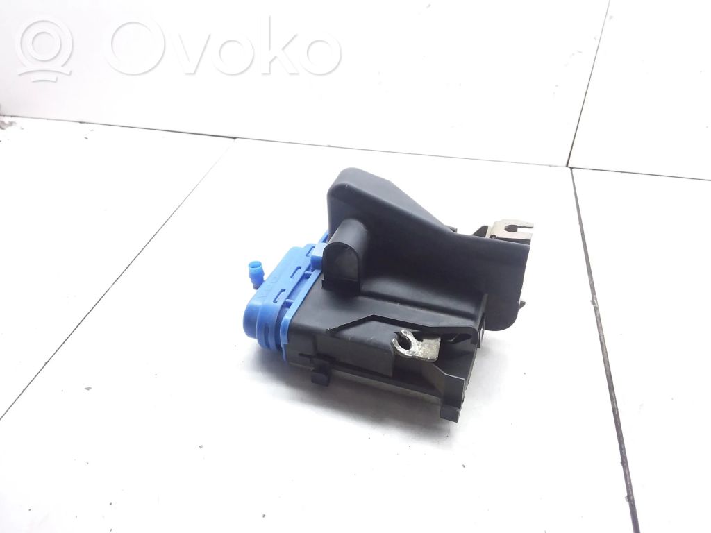 Audi A6 S6 C4 4A Takaoven lukko 