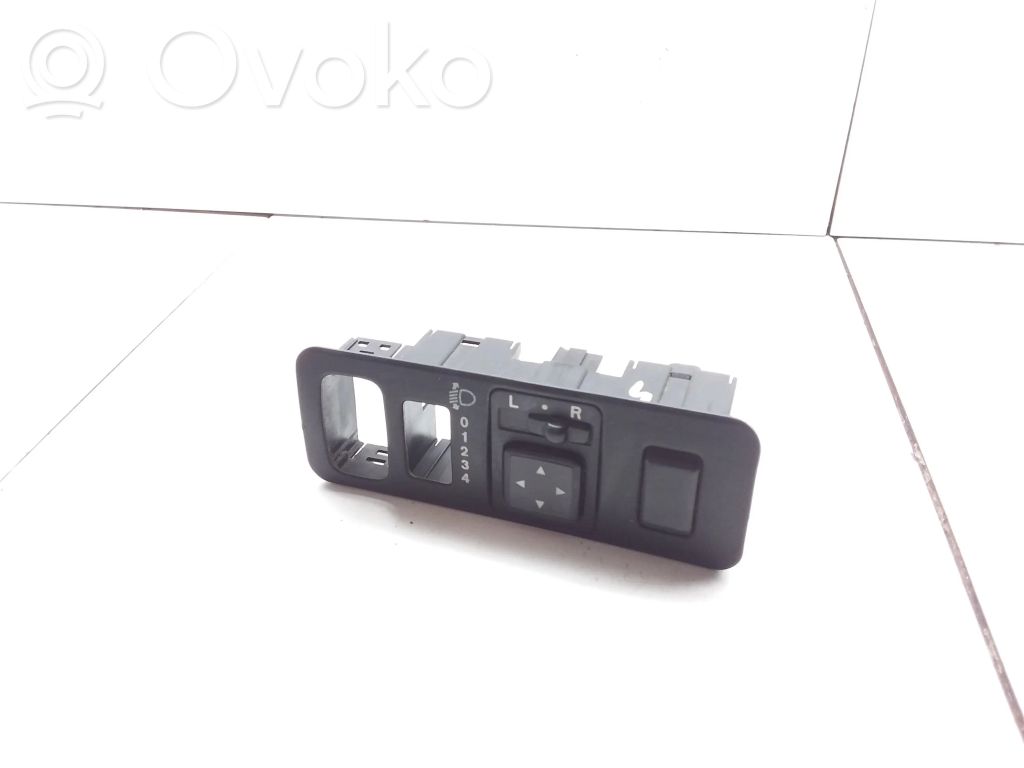Mitsubishi Space Star Wing mirror switch 