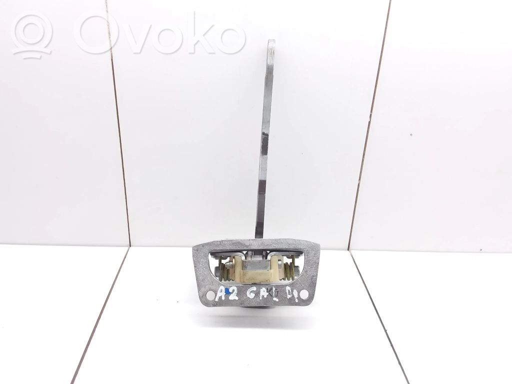 Audi A2 Takaoven pidätin 