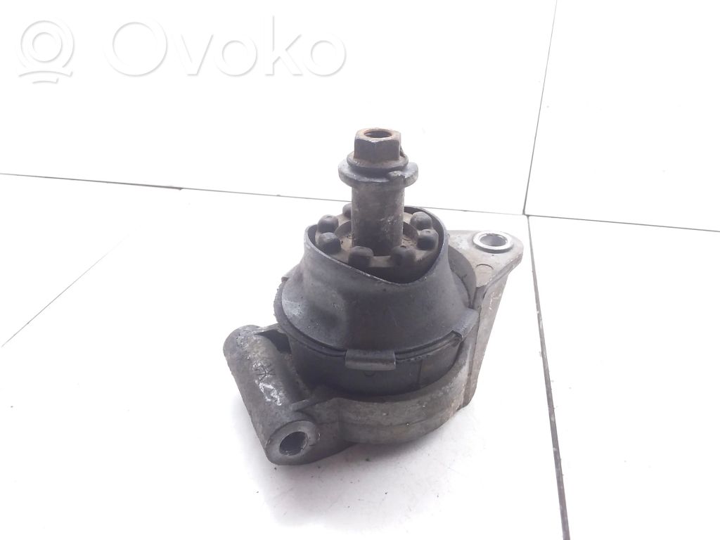 Opel Zafira B Engine mount bracket 