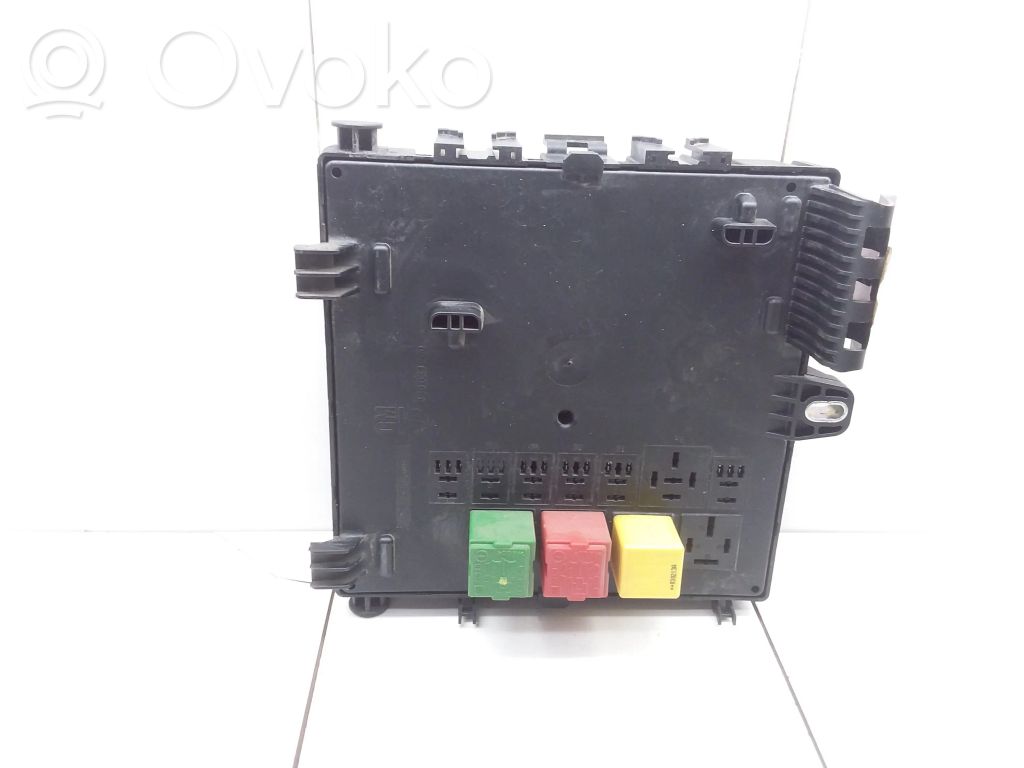Opel Vectra C Fuse module 
