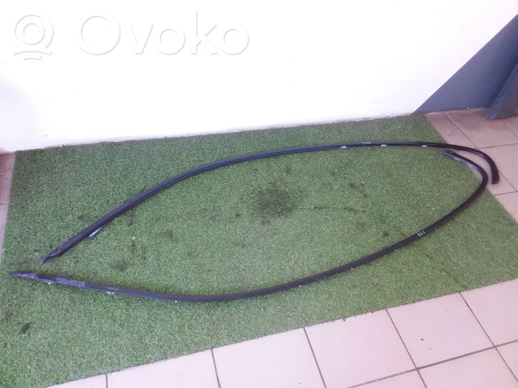BMW 1 E81 E87 Katon muotolistan suoja 