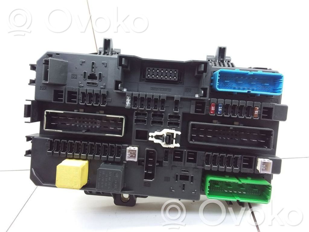 Opel Astra H Módulo de fusible 