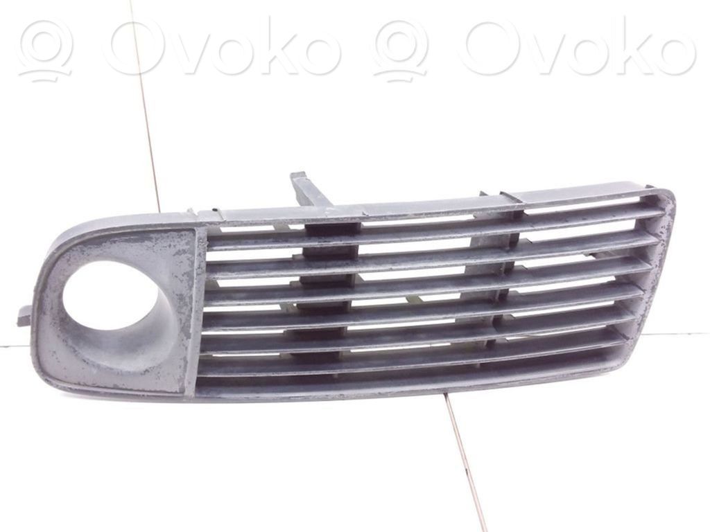 Kratka dolna zderzaka przedniego   4B0807681GLH