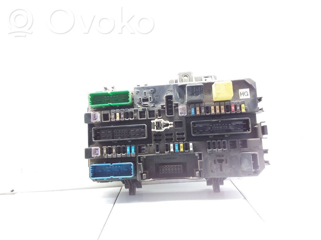 Opel Zafira B Fuse module 