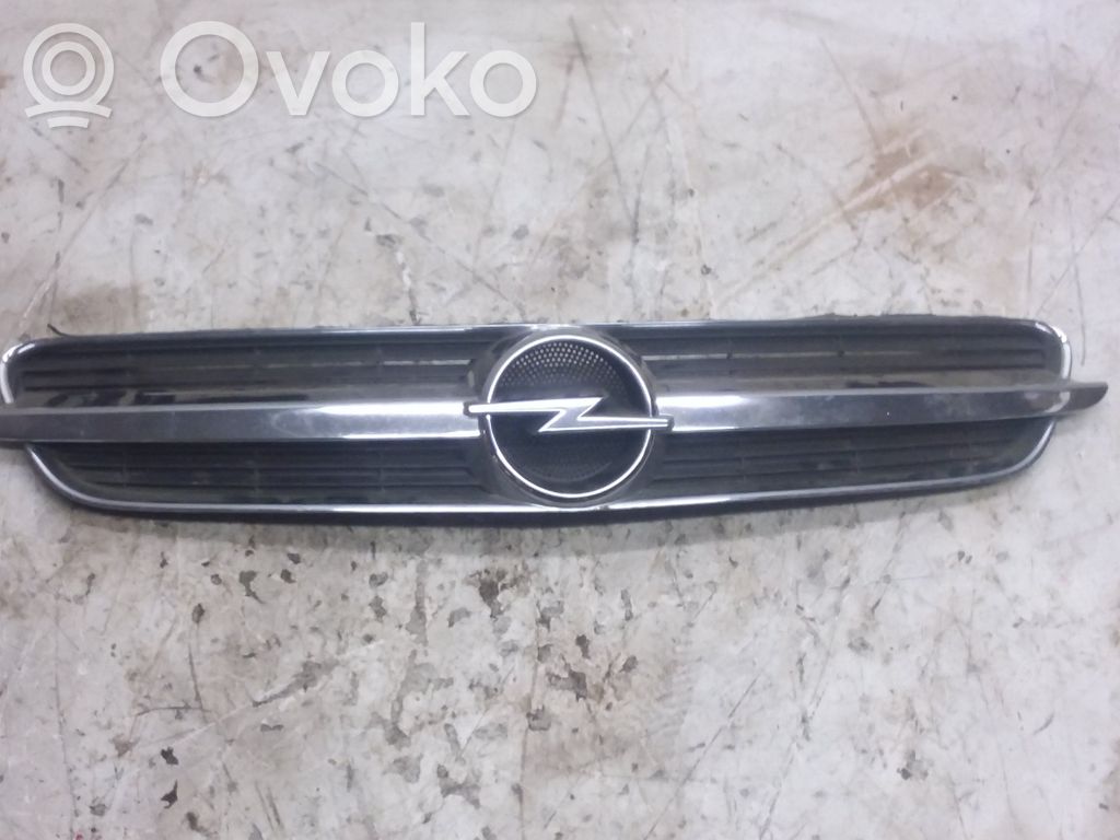 Opel Vectra C Etupuskurin ylempi jäähdytinsäleikkö 