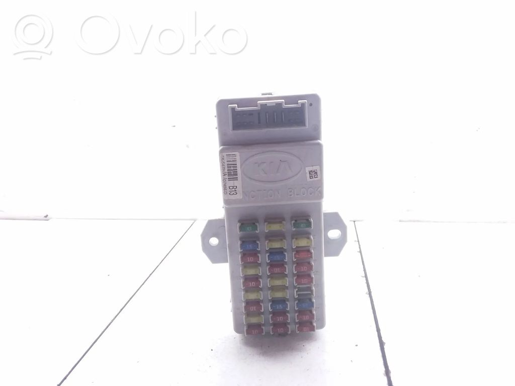 KIA Sorento Fuse module 