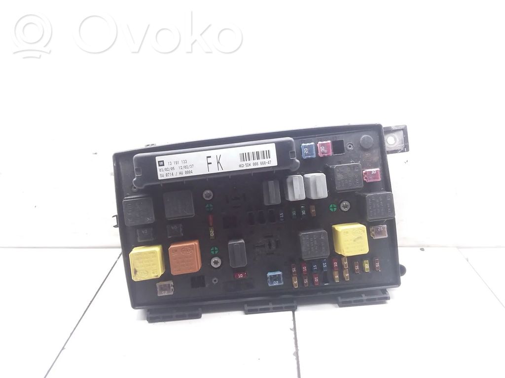 Opel Astra H Módulo de fusible 
