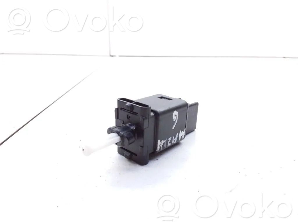 Brake pedal sensor switch   GJ6E