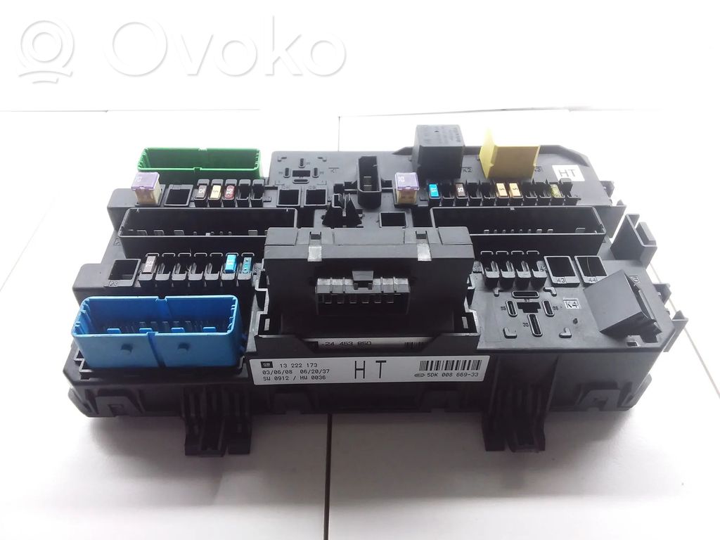 Opel Zafira B Fuse module 