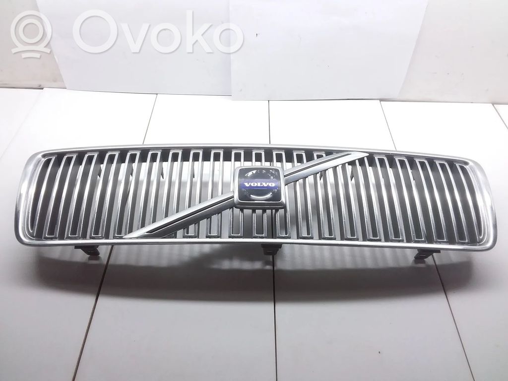 Volvo S80 Front bumper upper radiator grill 