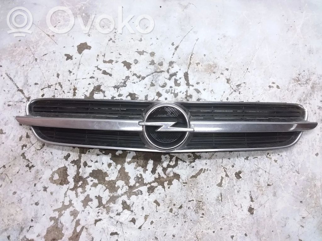 Opel Vectra C Etupuskurin ylempi jäähdytinsäleikkö 