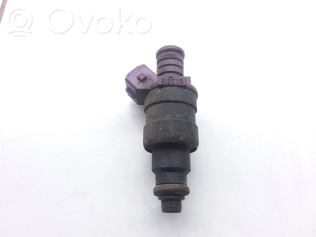 Volvo S40, V40 Polttoainesuutin 