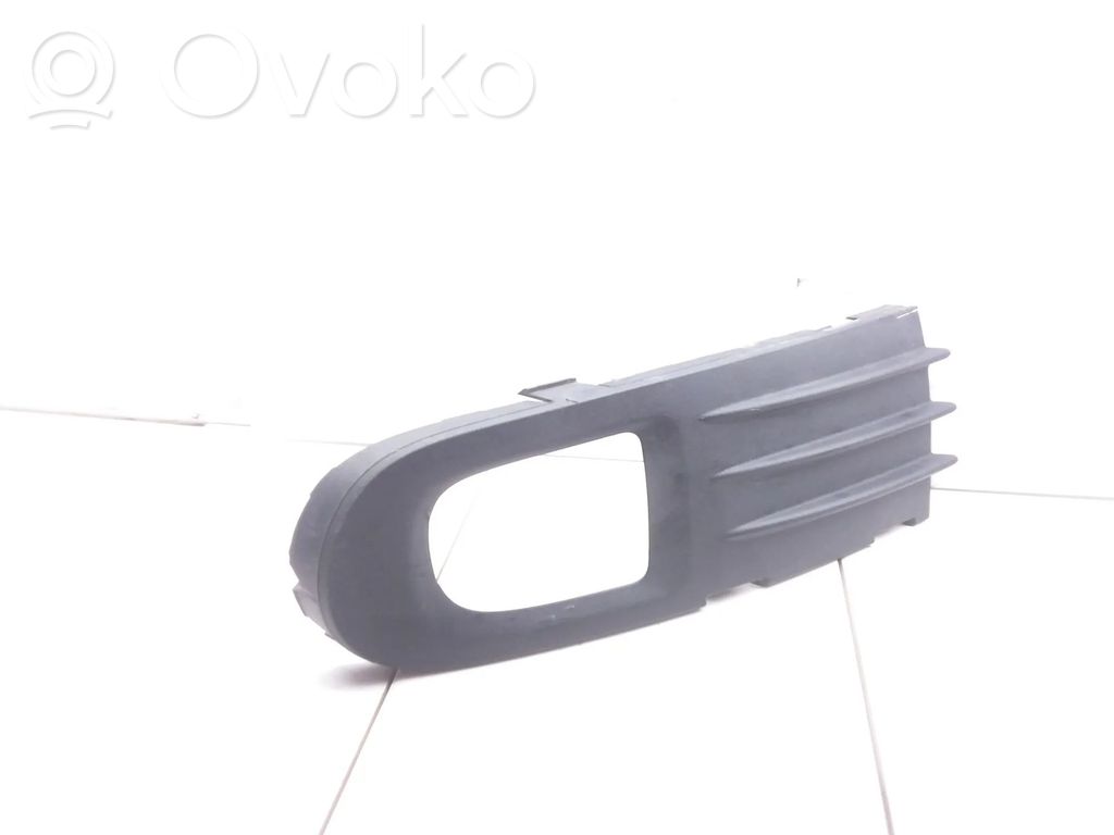 Volvo V50 Etupuskurin alempi jäähdytinsäleikkö 