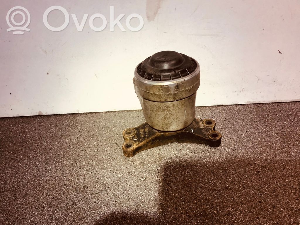 Engine mounting bracket   BK216F012AD