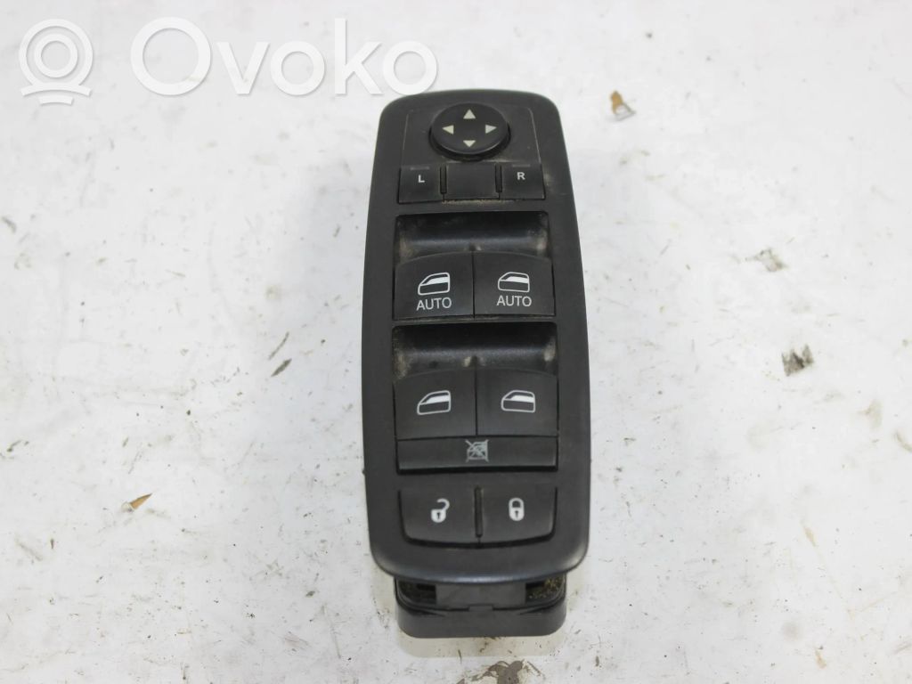 Jeep Cherokee Electric window control switch 
