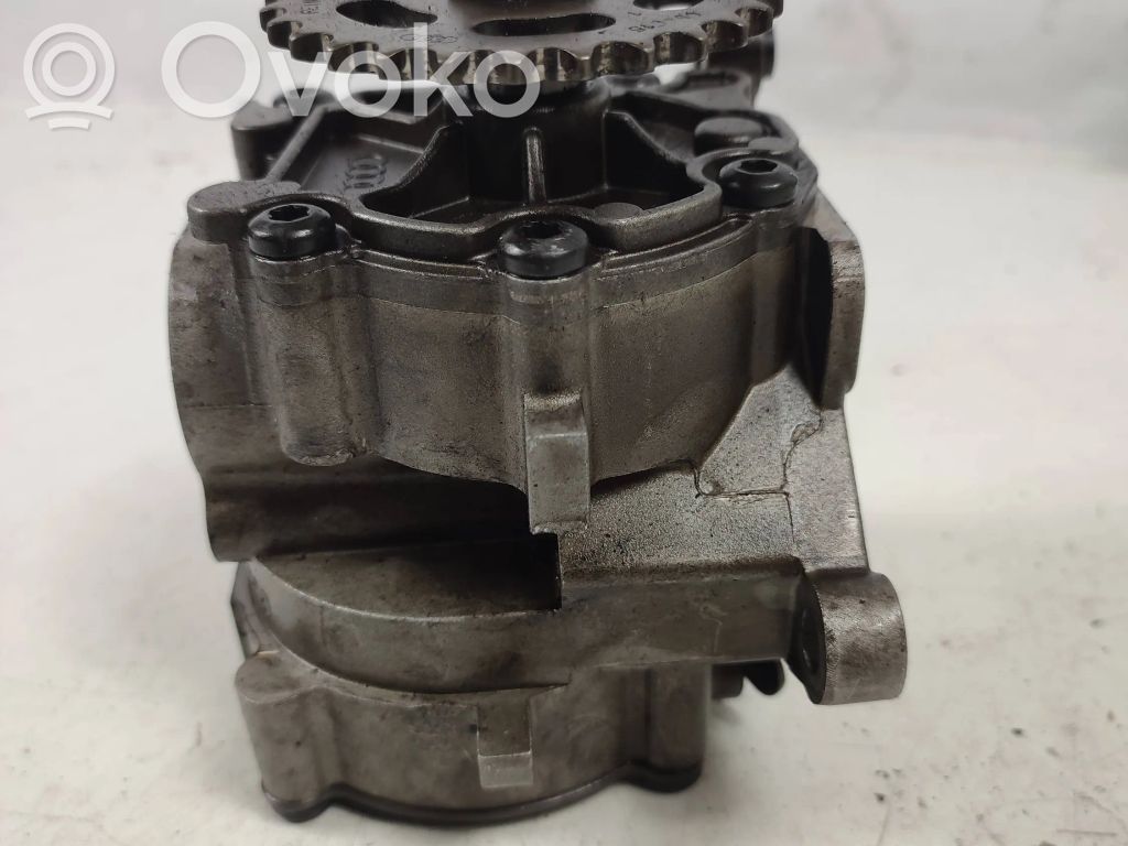 Audi Q7 4M Oil pump 