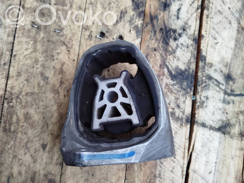 Volvo XC90 Engine mount bracket 