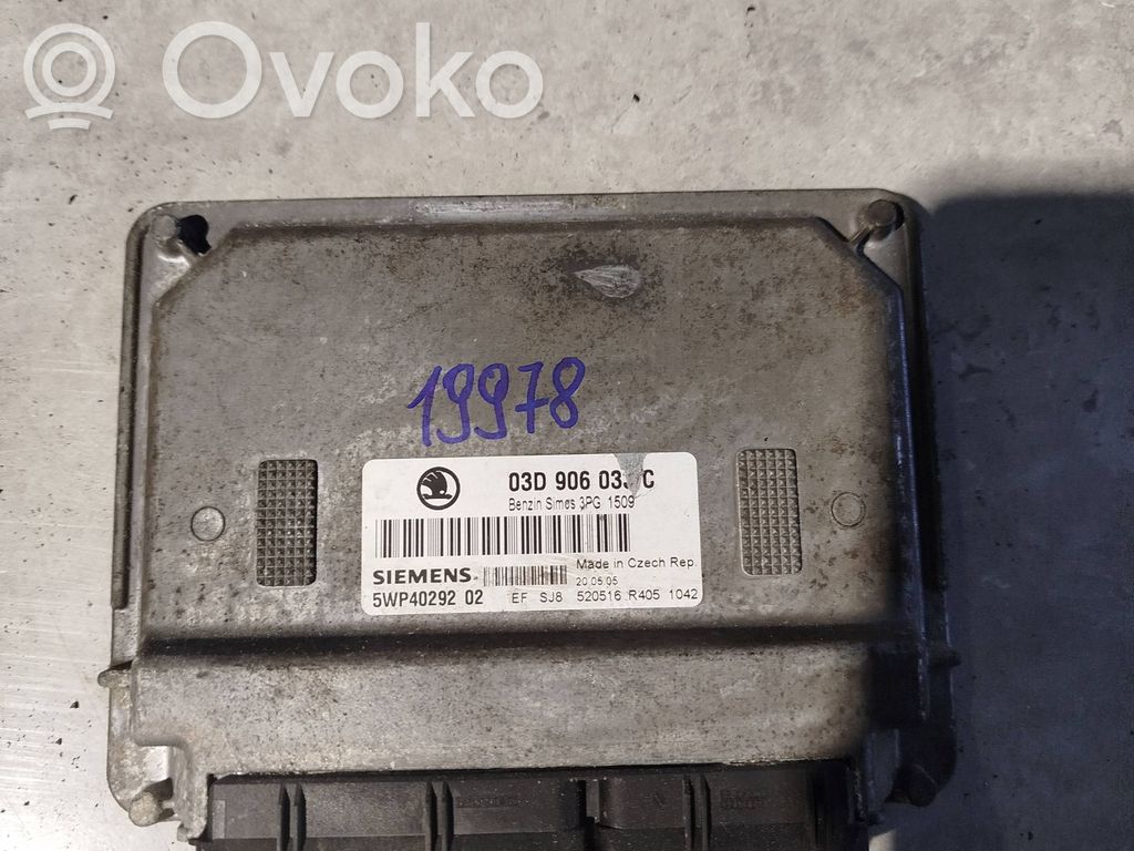 Volkswagen PASSAT B7 Engine control unit/module 