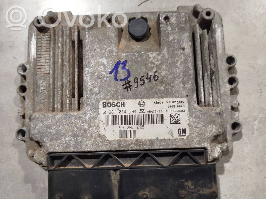 Opel Zafira B Engine control unit/module 