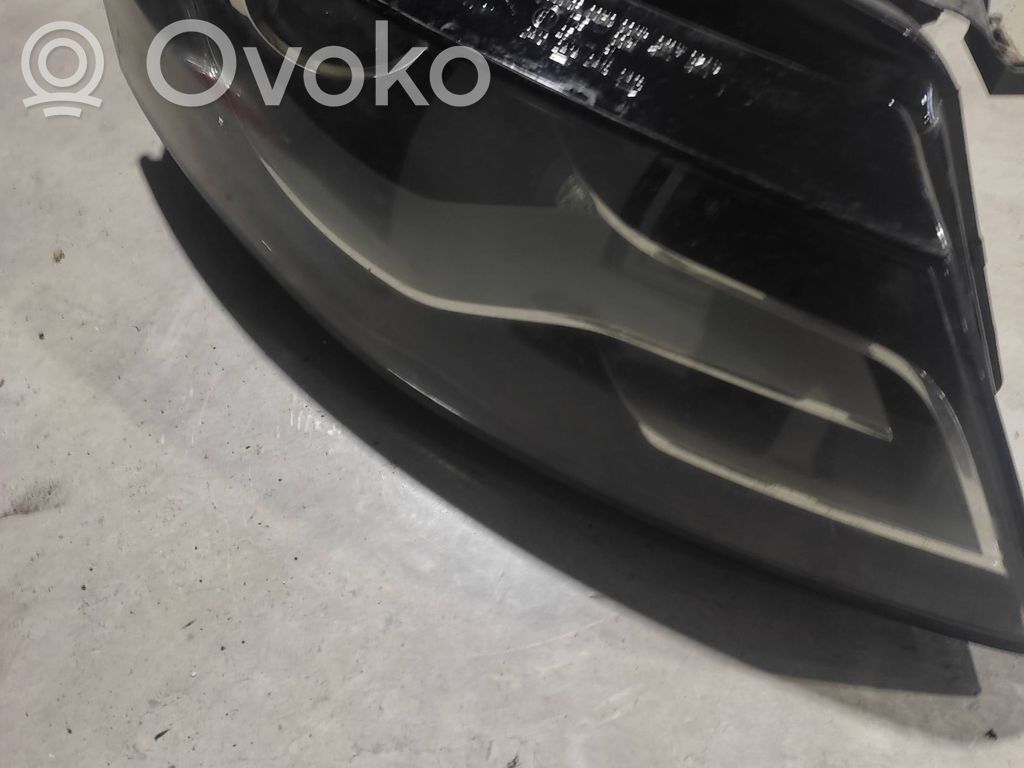 Audi A4 S4 B7 8E 8H Lampa przednia 