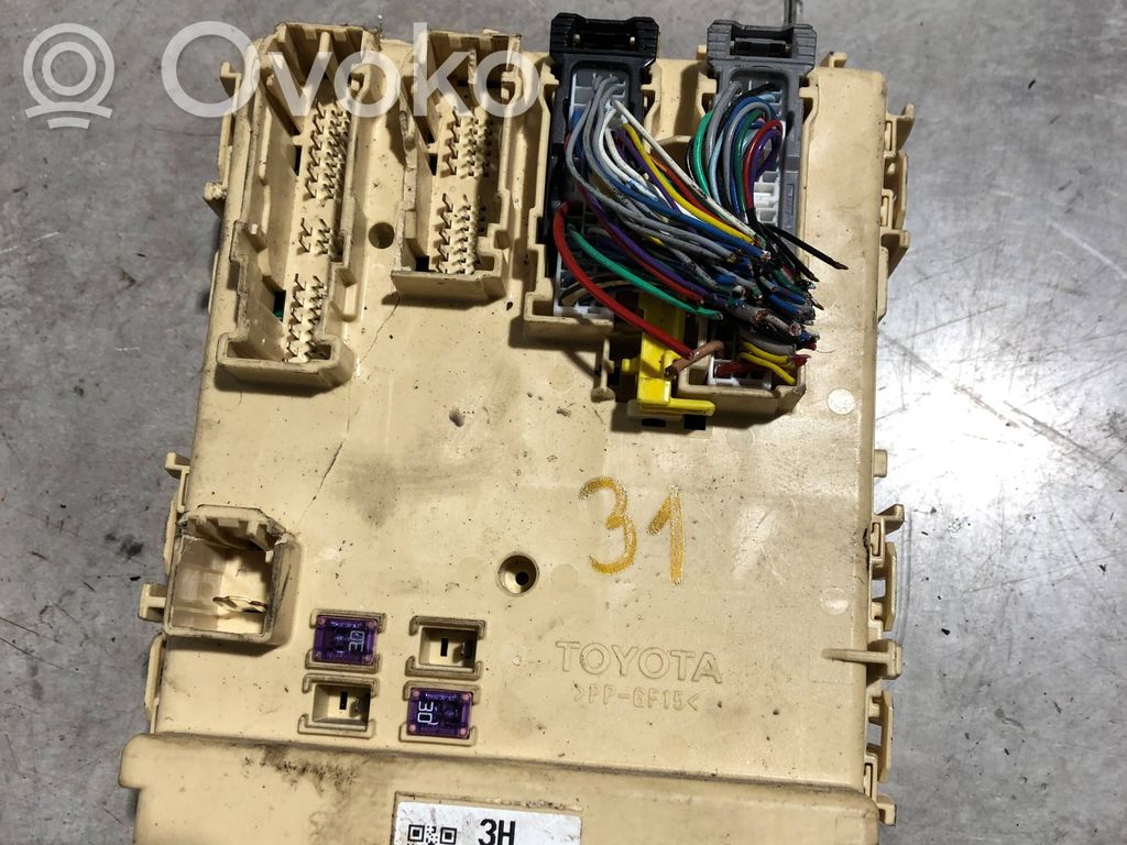 Toyota Auris E180 Fuse module 