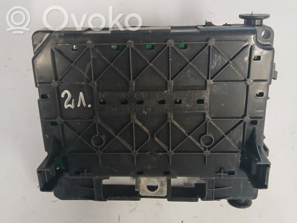 Peugeot 306 Fuse module 