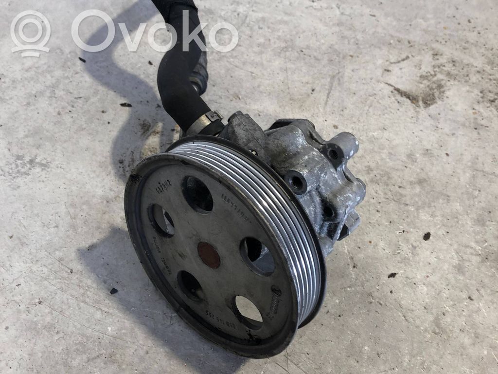 Audi A4 S4 B6 8E 8H Ohjaustehostimen pumppu 