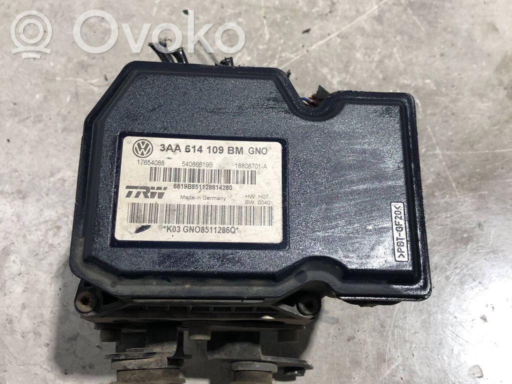 Volkswagen PASSAT B7 Bomba de ABS 