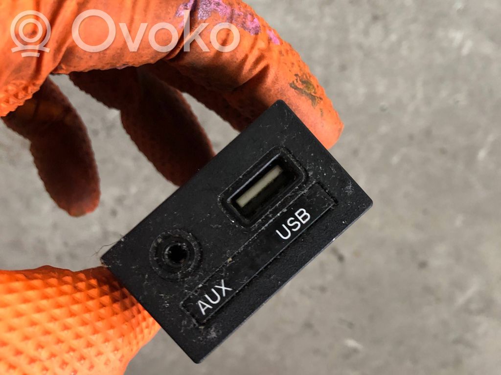 Hyundai i40 Enchufe conector USB 