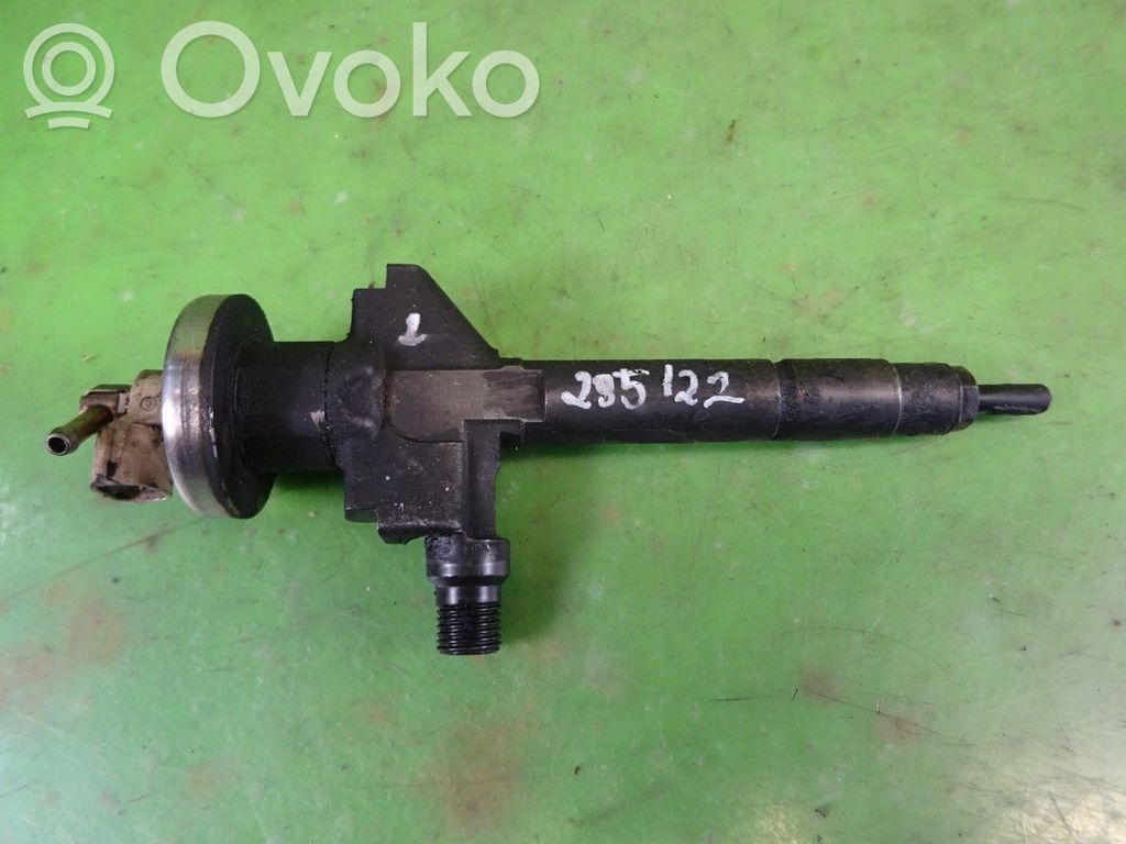 Inyector de combustible   1882513H50