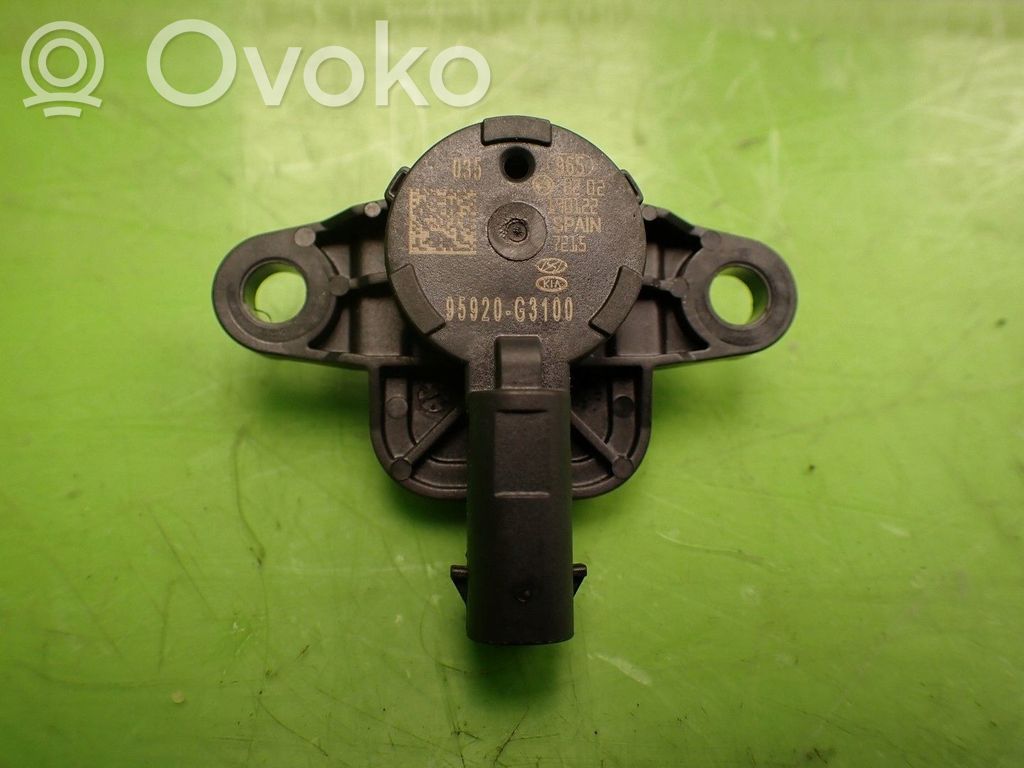 Hyundai i30 Airbag deployment crash/impact sensor 