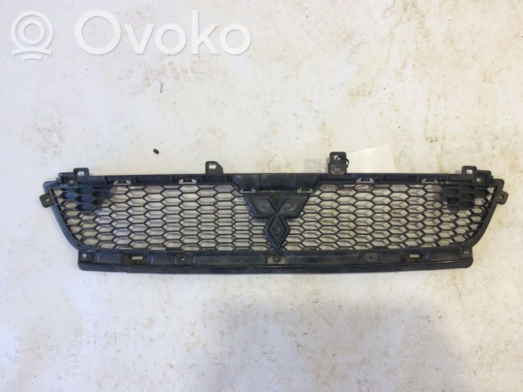 Mitsubishi Outlander Front bumper upper radiator grill 