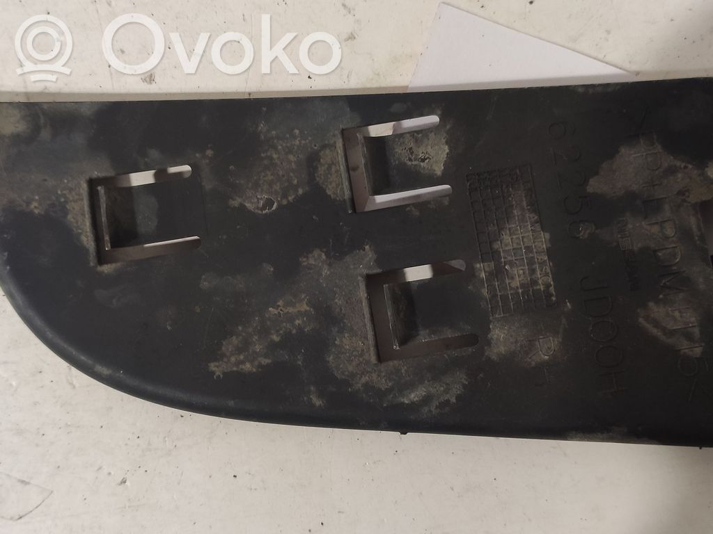 Nissan Qashqai Apakšējais režģis (trīsdaļīgs) 
