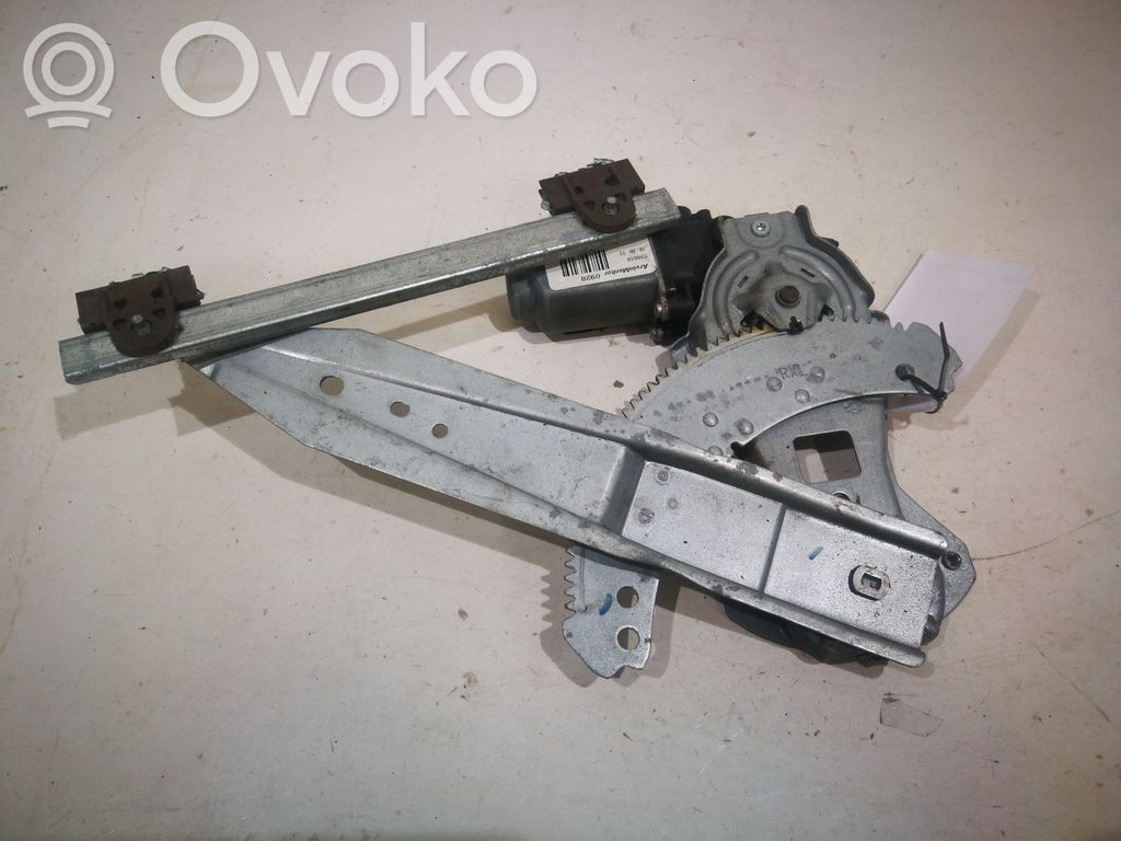 Nissan Note (E11) Mecanismo para subir la puerta trasera sin motor 